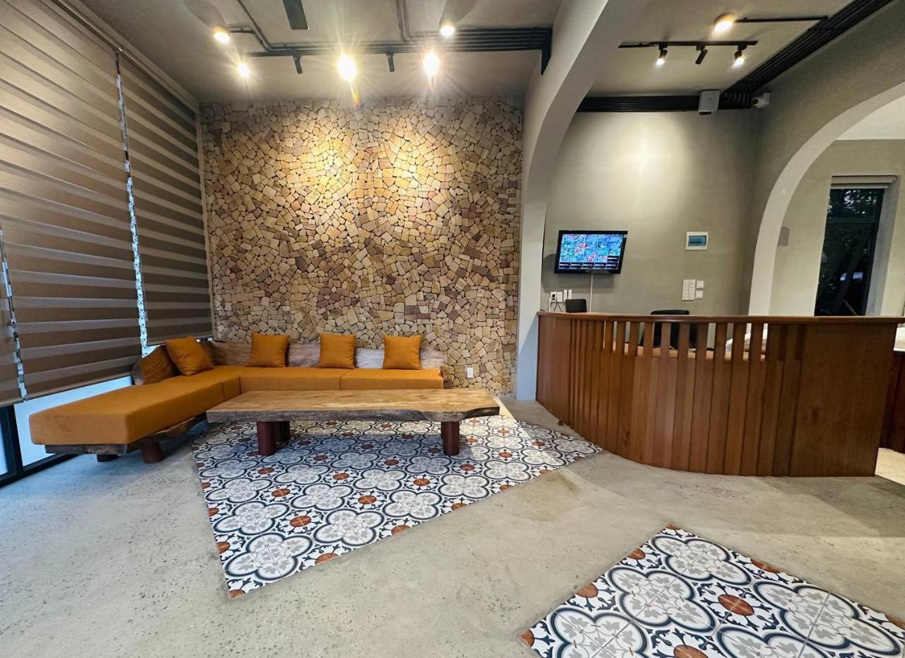 The R&B Boutique Hotel Kampot Bagian luar foto