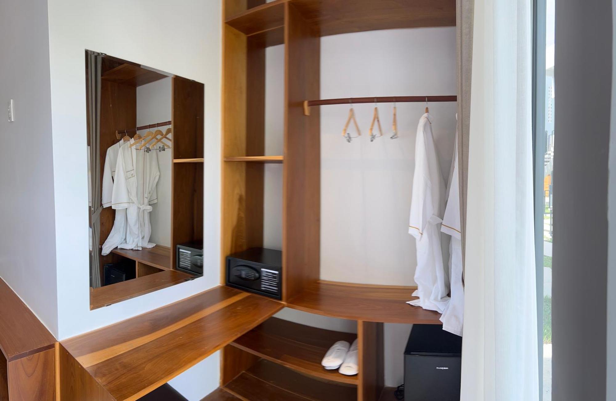 The R&B Boutique Hotel Kampot Bagian luar foto