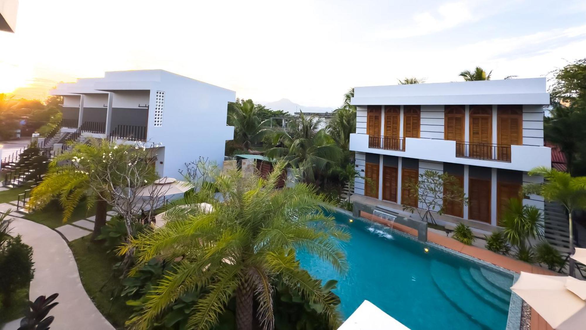 The R&B Boutique Hotel Kampot Bagian luar foto