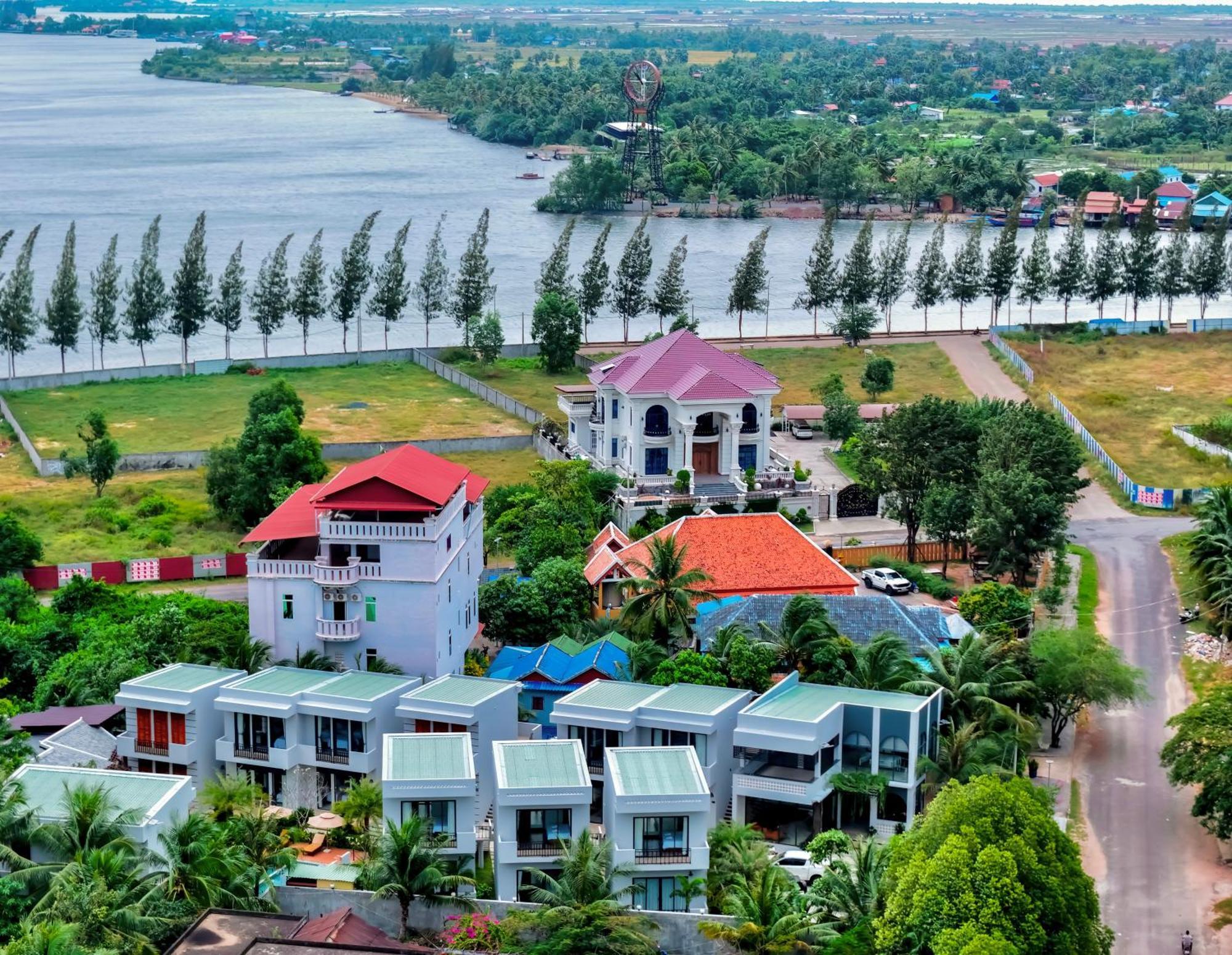 The R&B Boutique Hotel Kampot Bagian luar foto